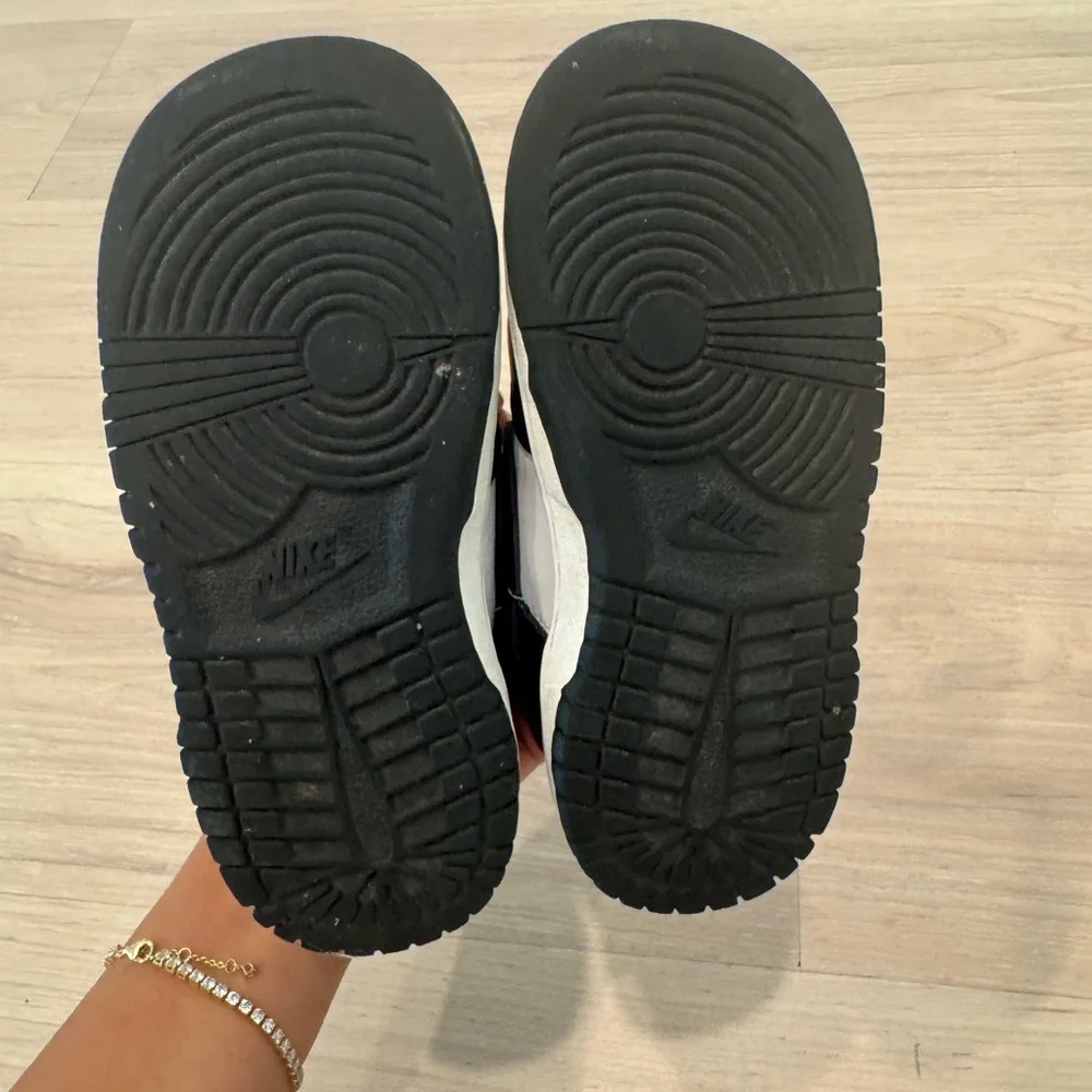 Nike Kids Black and White Sneakers - Picture 3 of 6